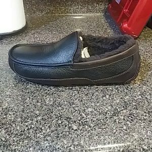 Mens Ugg Size 9 Black and Brown